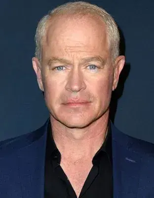 نیل مک دونا