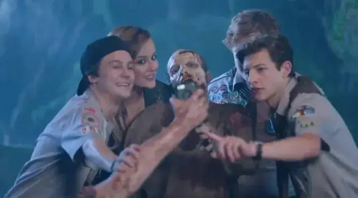 دانلود فیلم راهنمای پیشاهنگ ها به دوره آخرالزمان زامبی وار