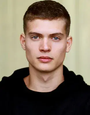 جوشا  استرادوسکی