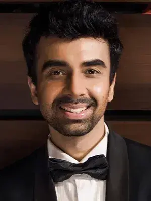 نوین  کاستوریا