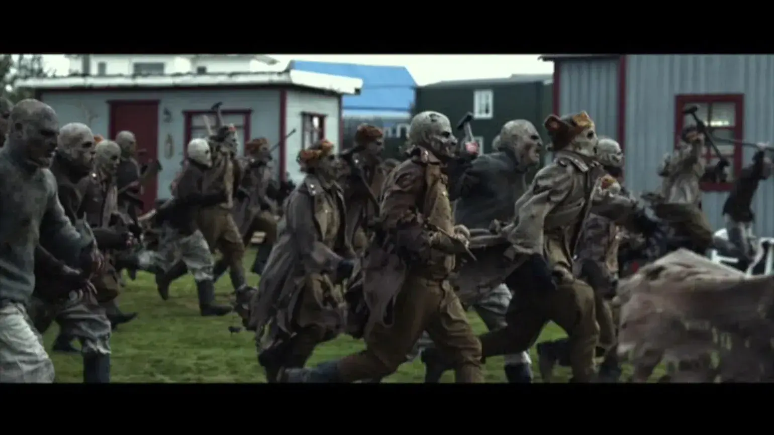 دانلود فیلم برف مرده ۲: قرمز در برابر مرده