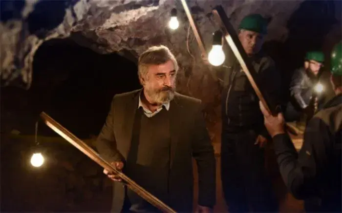 دانلود فیلم آبی روشن