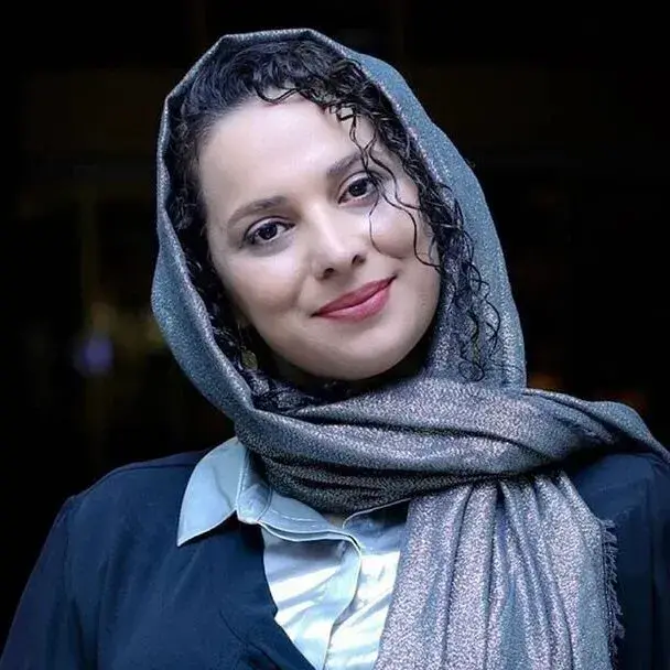 روشنک عجمیان