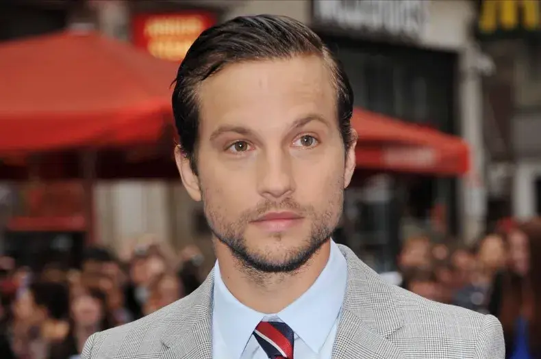 یلواستون و استراتژی فتح تلویزیون سراسری