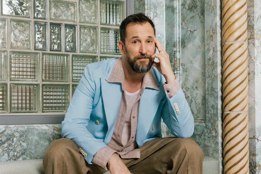 نوآ وایلی یک قسمت از فصل دوم سریال پیت را کارگردانی می‌کند