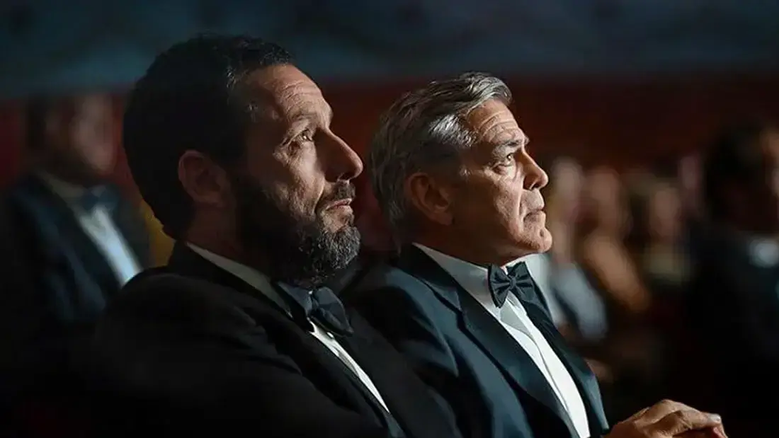 جی کلی چیست؟ داستان فیلم جدید کلونی و سندلر به کارگردانی بامباک