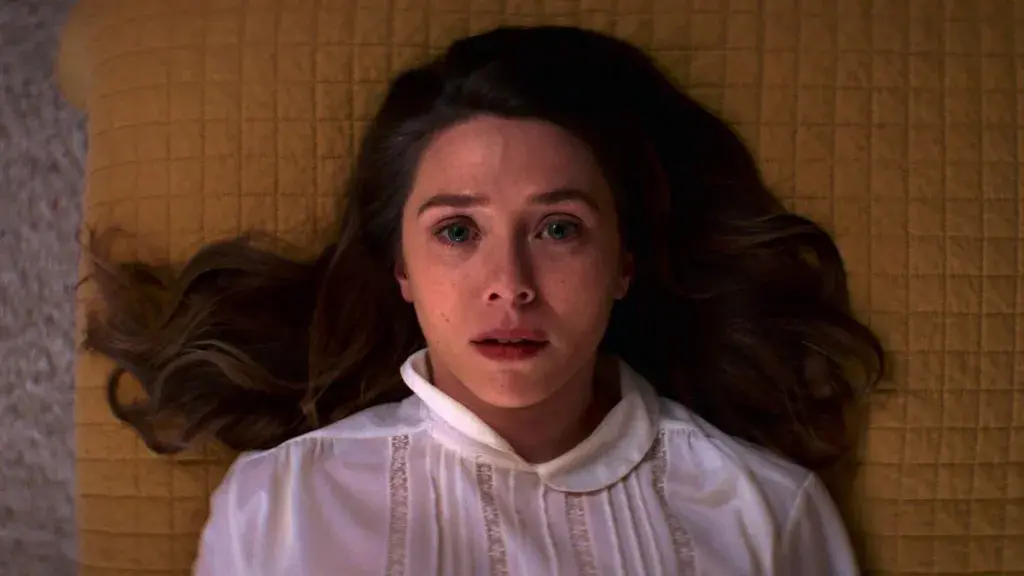 الیزابت اولسن در کمدی «اوج»؛ خرابکاری در جشن تجدید دیدار دبیرستان