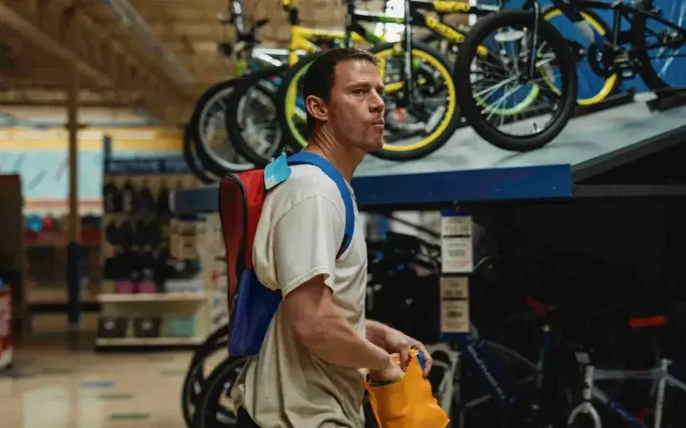 دانلود فیلم مرد پشت بامی