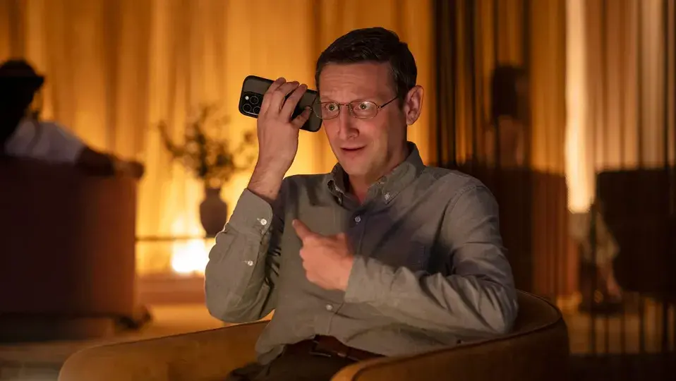 فراتر از امتیازات: معرفی دقیق ۱۰ سریالی که منتقدان در سال ۲۰۲۵ آن‌ها را ستایش کردند 