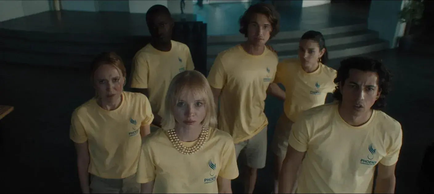 دانلود فیلم عقب نشینی شرکتی